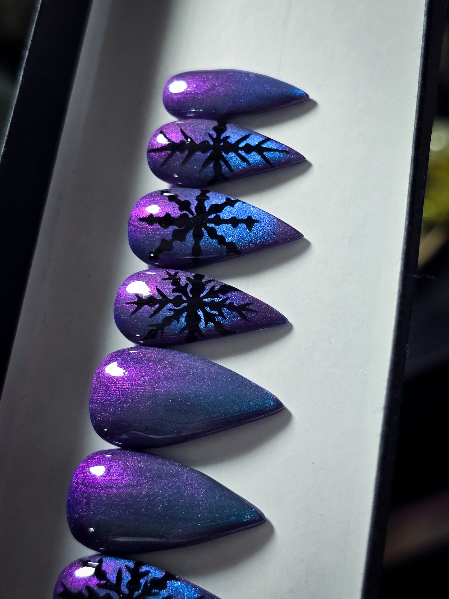 Aurora Frost Press on Nail Set