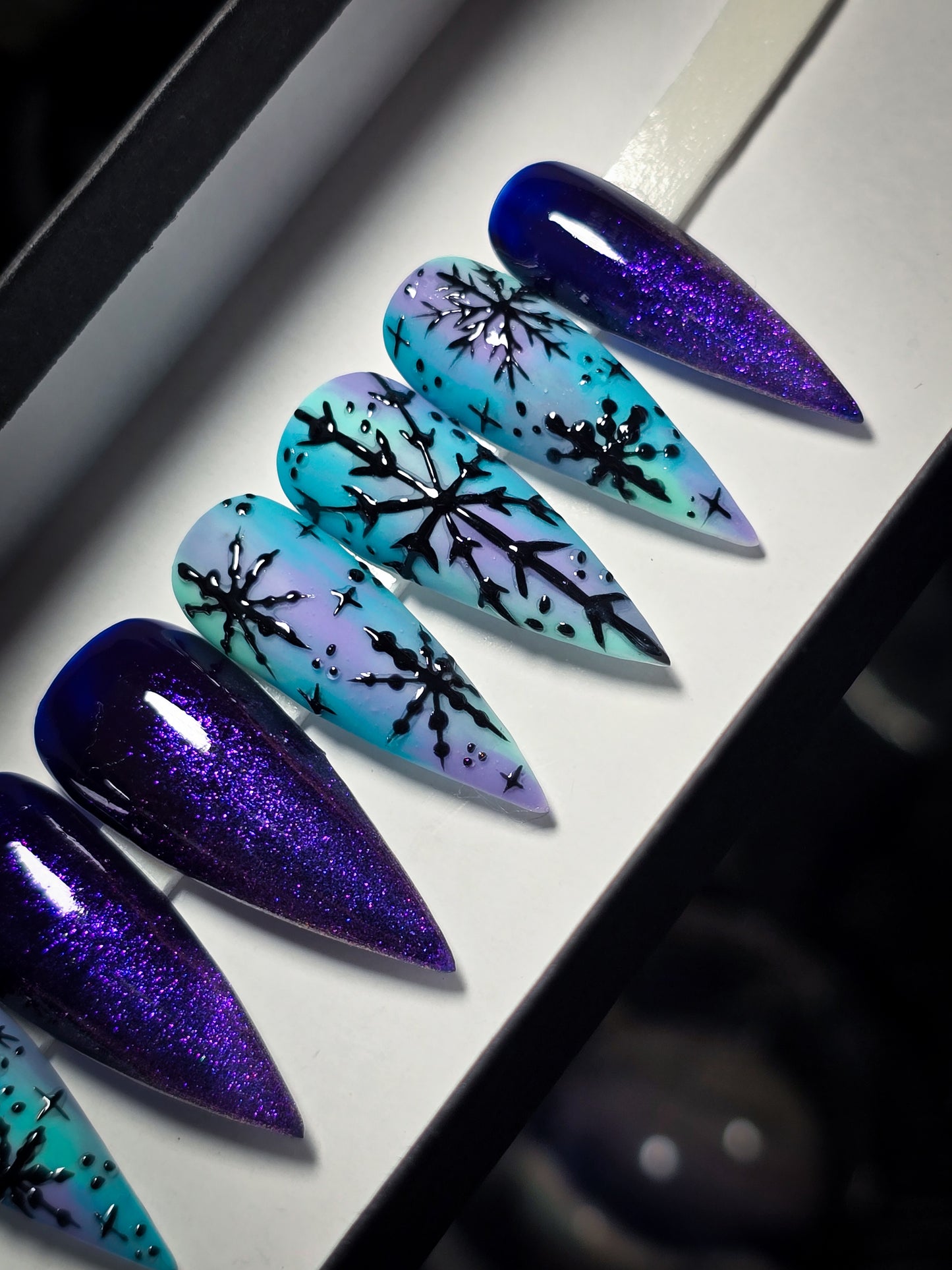 Mystic Winter (Glow in the dark) Press on Nail set