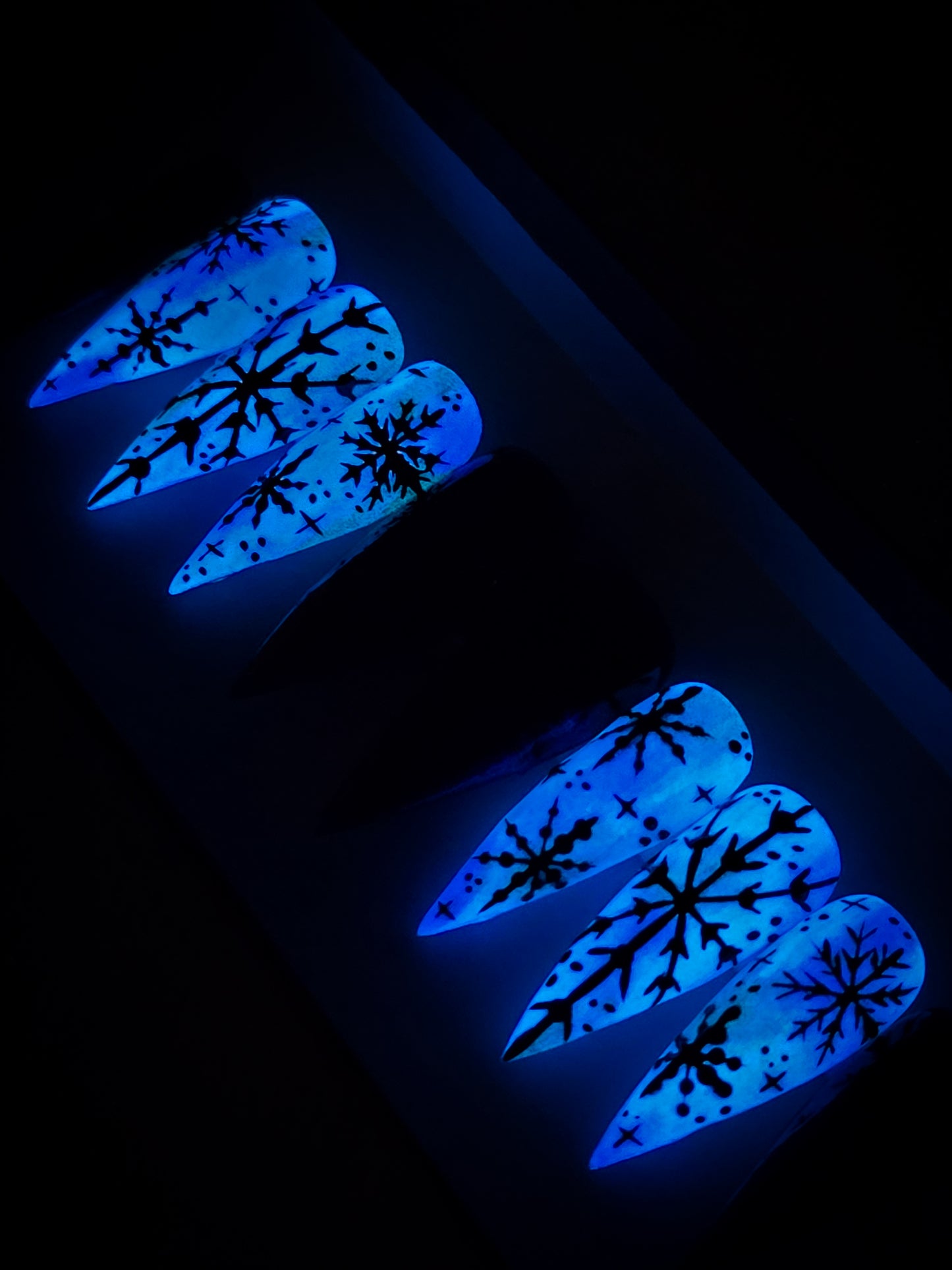 Mystic Winter (Glow in the dark) Press on Nail set