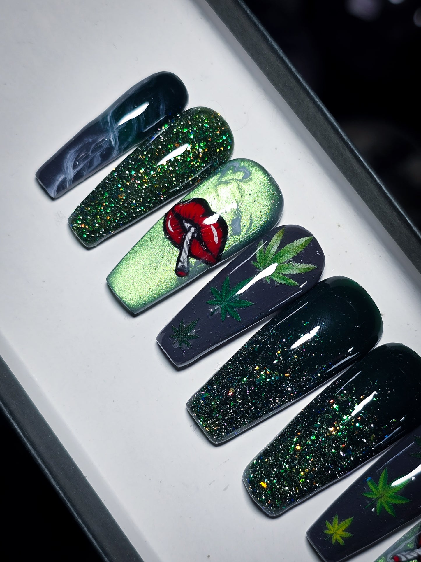 High Vibrations Press on Nail Set (Thermal Reactive)