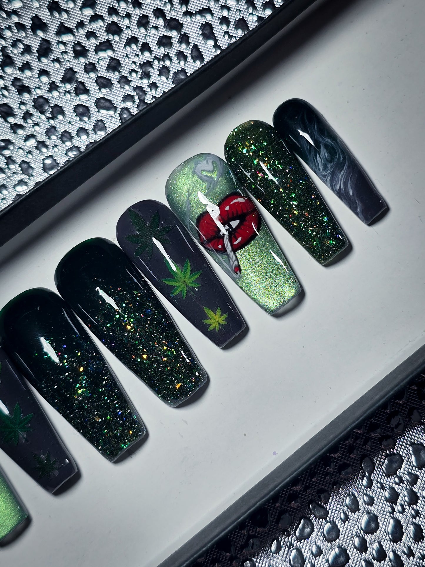 High Vibrations Press on Nail Set (Thermal Reactive)