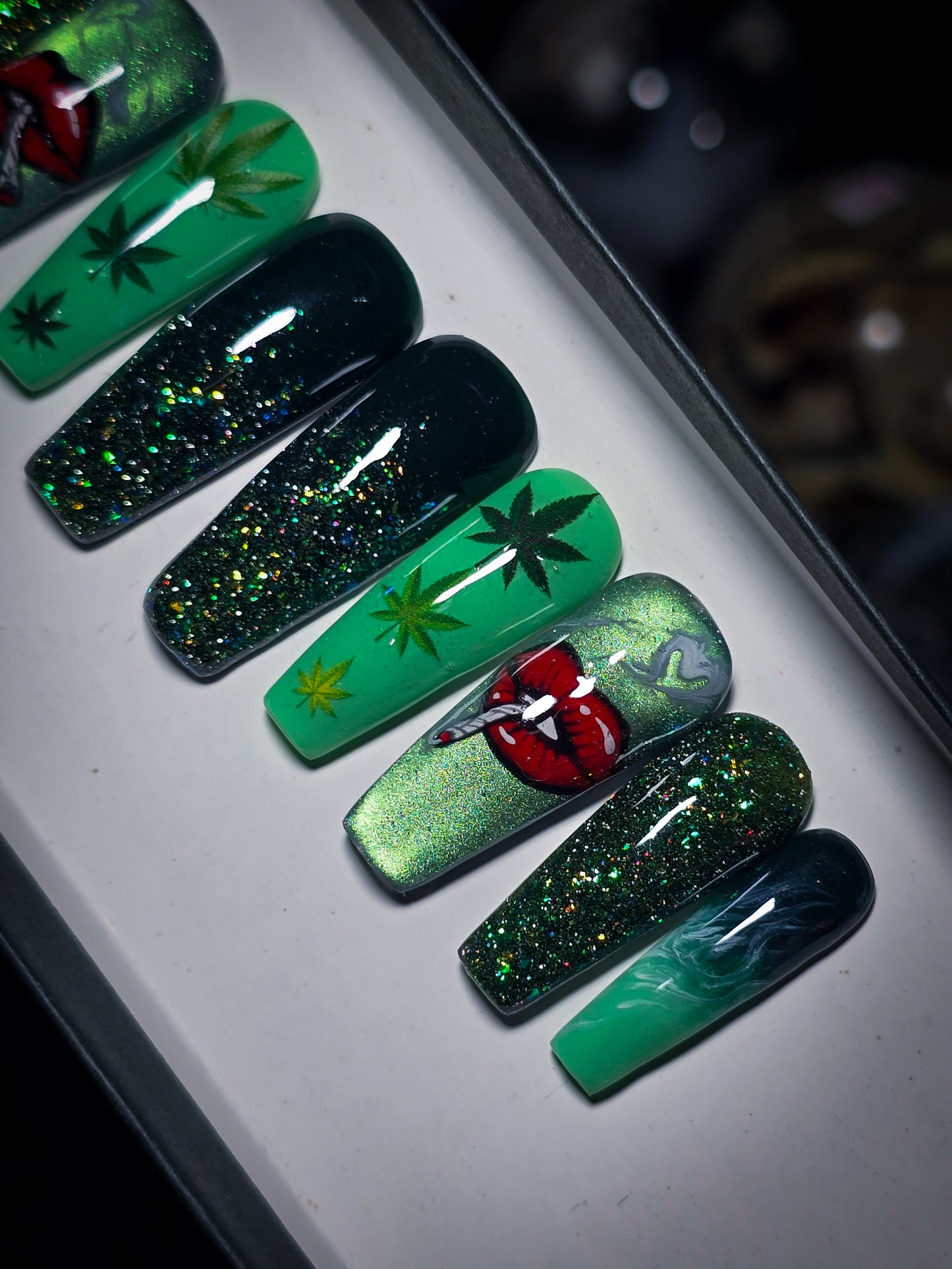 High Vibrations Press on Nail Set (Thermal Reactive)