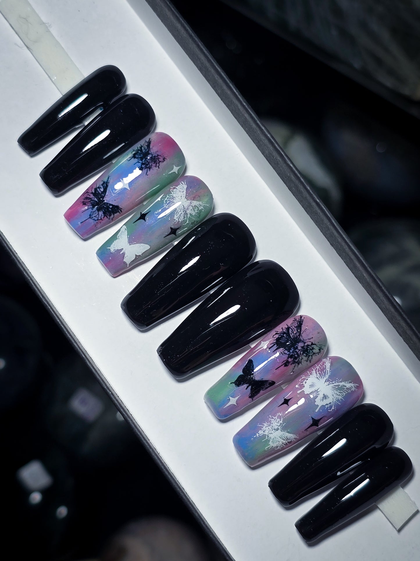 Fluttering Magic Press on Nail Set (Glow in the dark and thermal reactive)