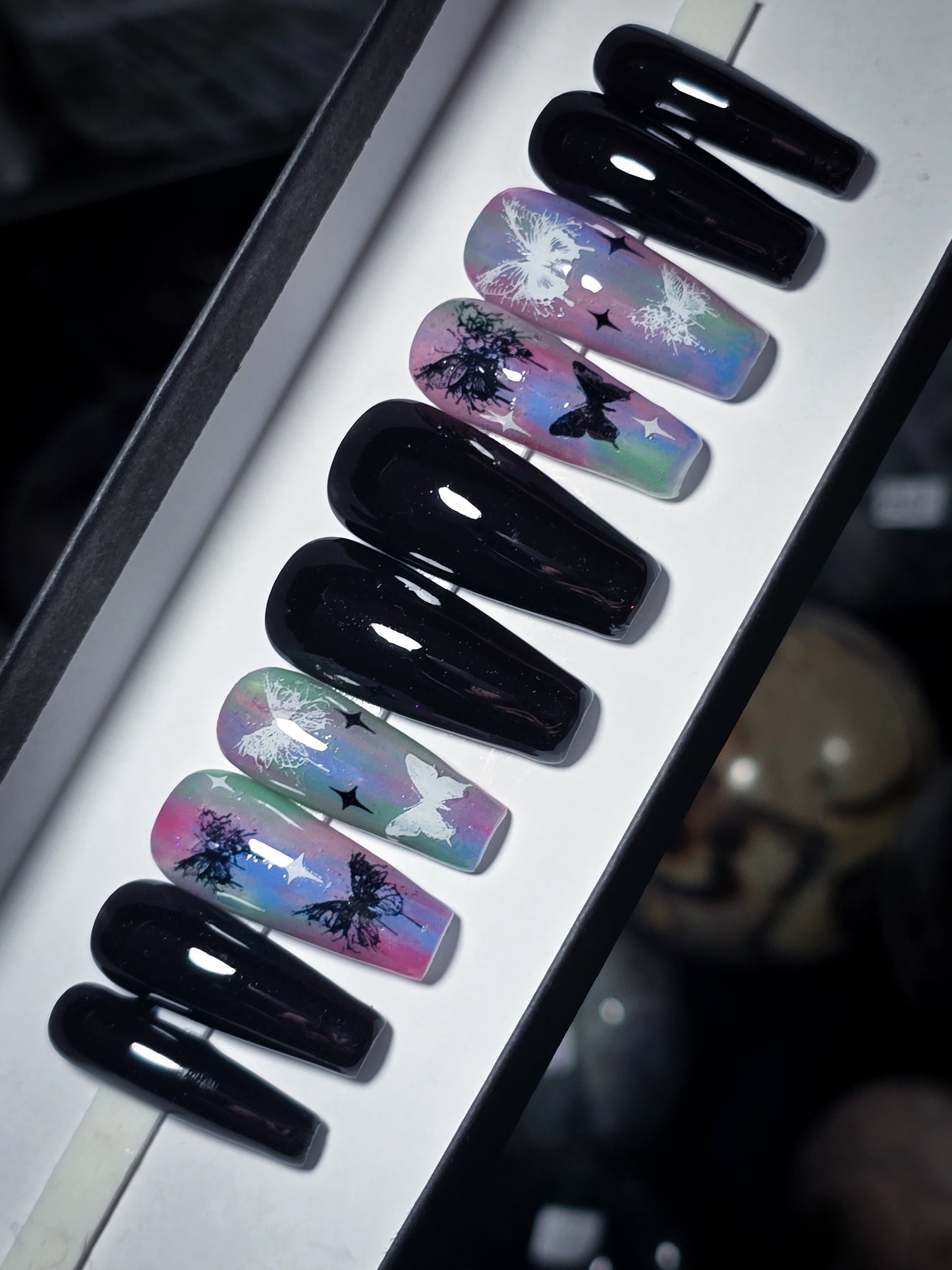 Fluttering Magic Press on Nail Set (Glow in the dark and thermal reactive)