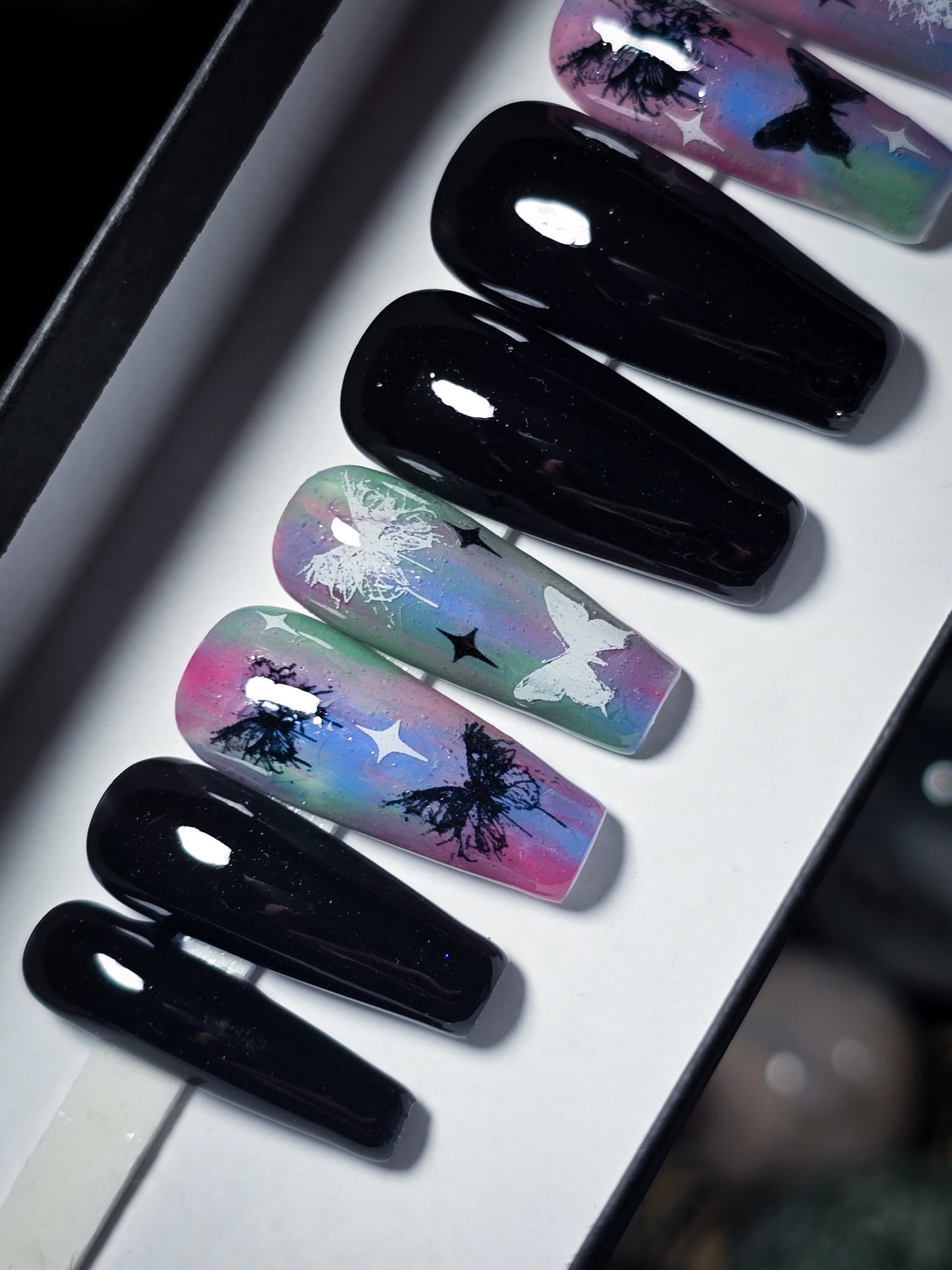Fluttering Magic Press on Nail Set (Glow in the dark and thermal reactive)