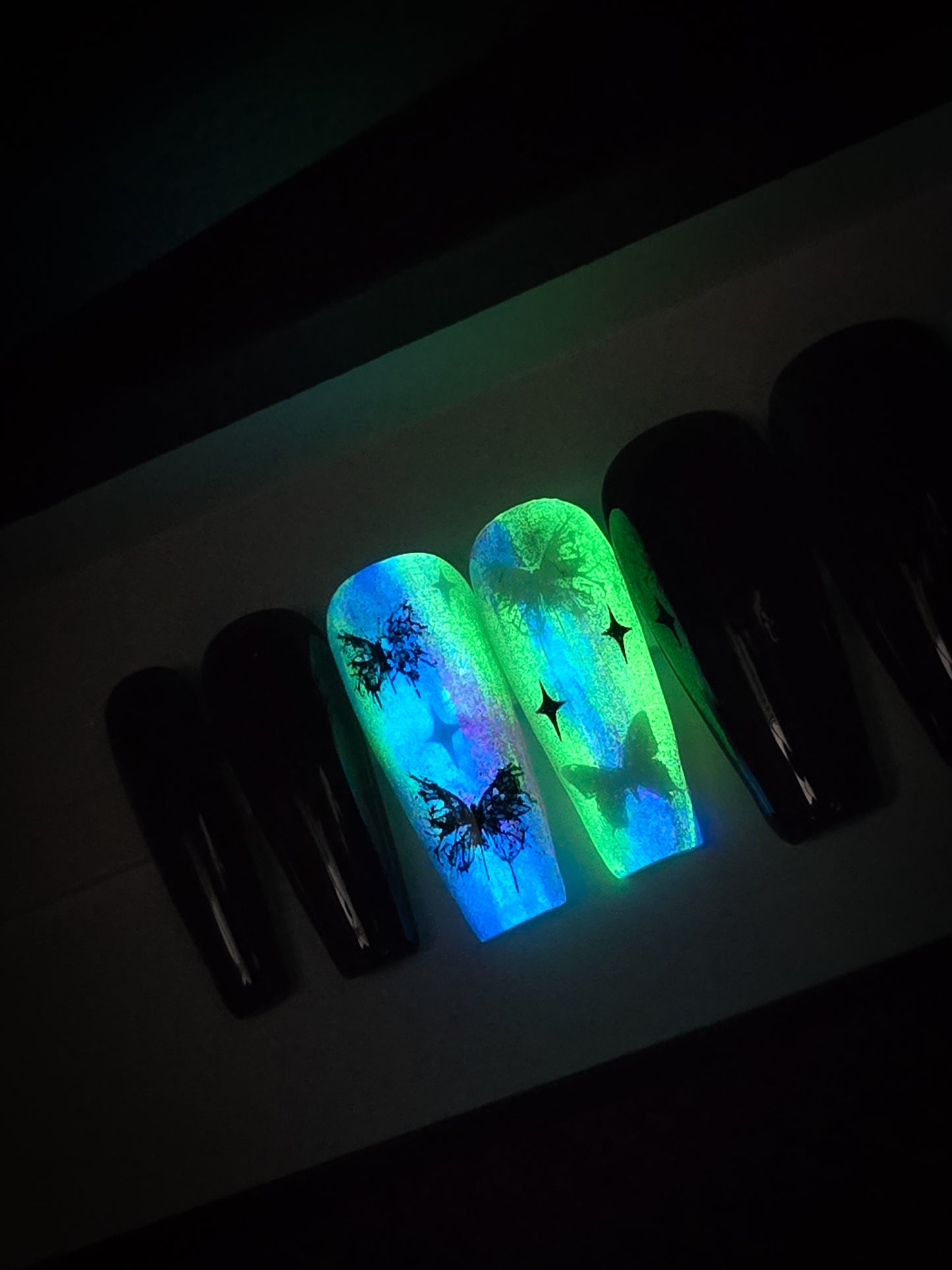 Fluttering Magic Press on Nail Set (Glow in the dark and thermal reactive)