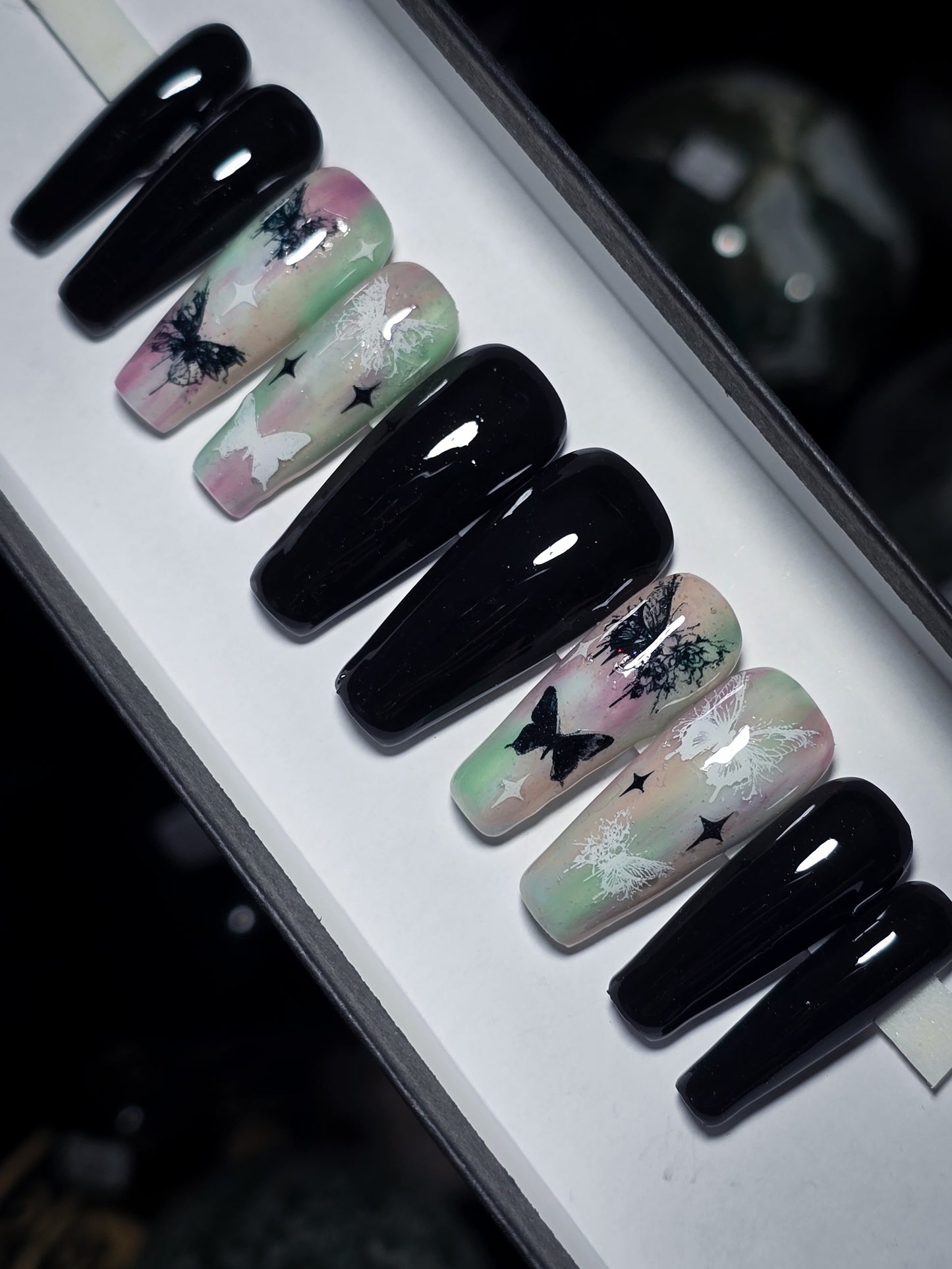Fluttering Magic Press on Nail Set (Glow in the dark and thermal reactive)