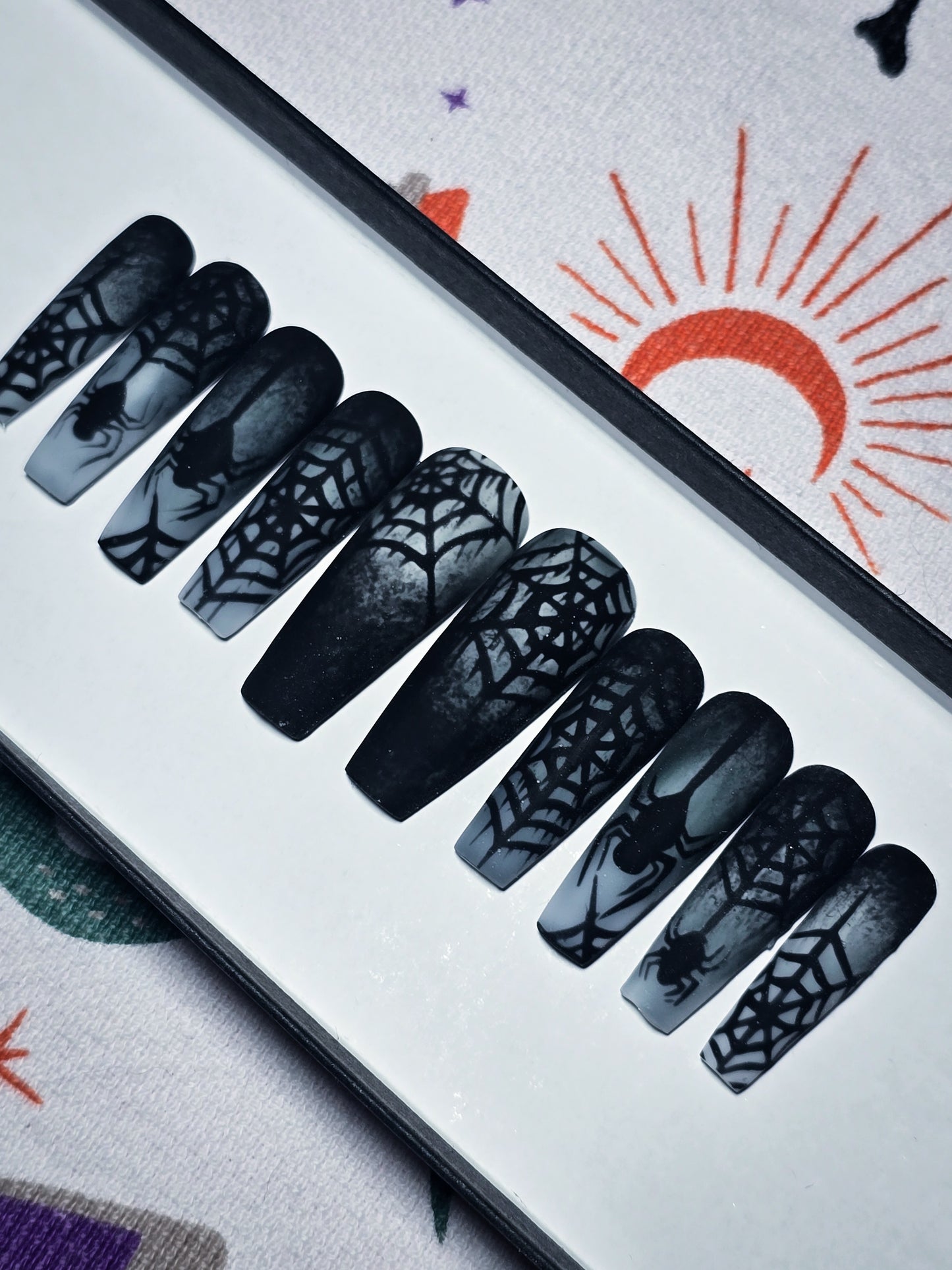 The Widow's Veil press on Nail Set