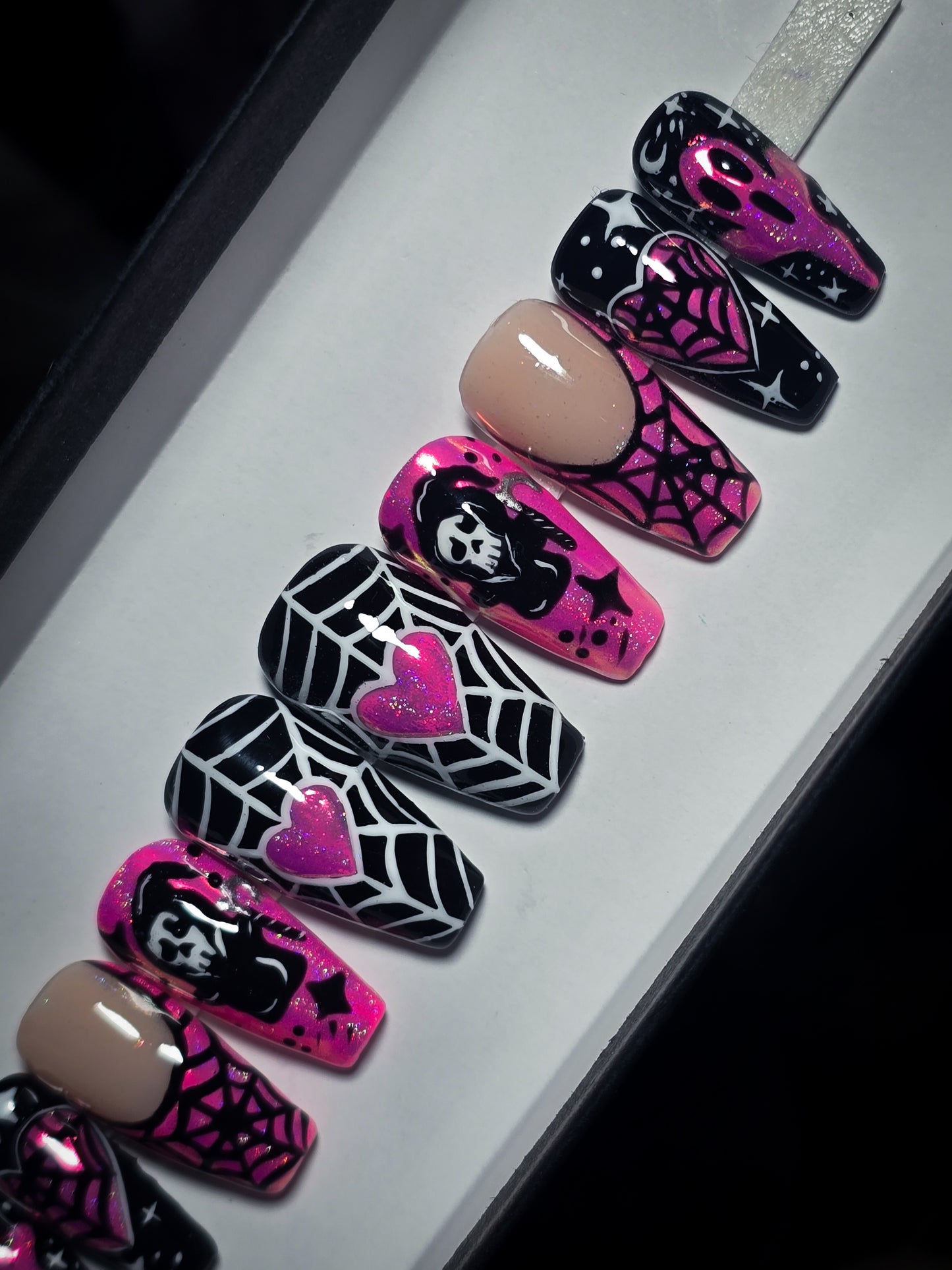 Death becomes her (Glow in the Dark) press on nail Set