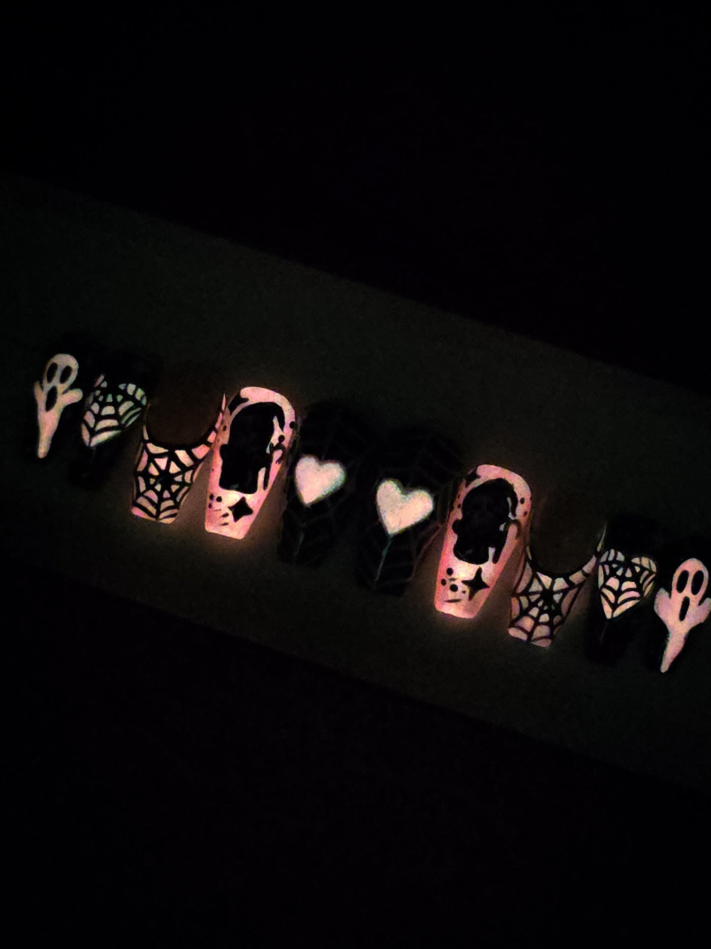 Death becomes her (Glow in the Dark) press on nail Set