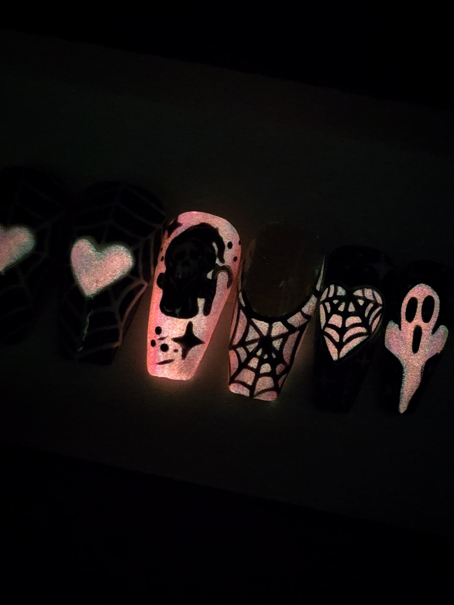 Death becomes her (Glow in the Dark) press on nail Set