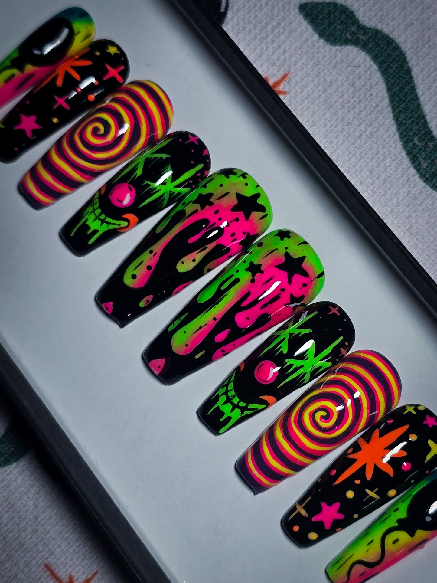 Toxic Circus Press on Nail Set