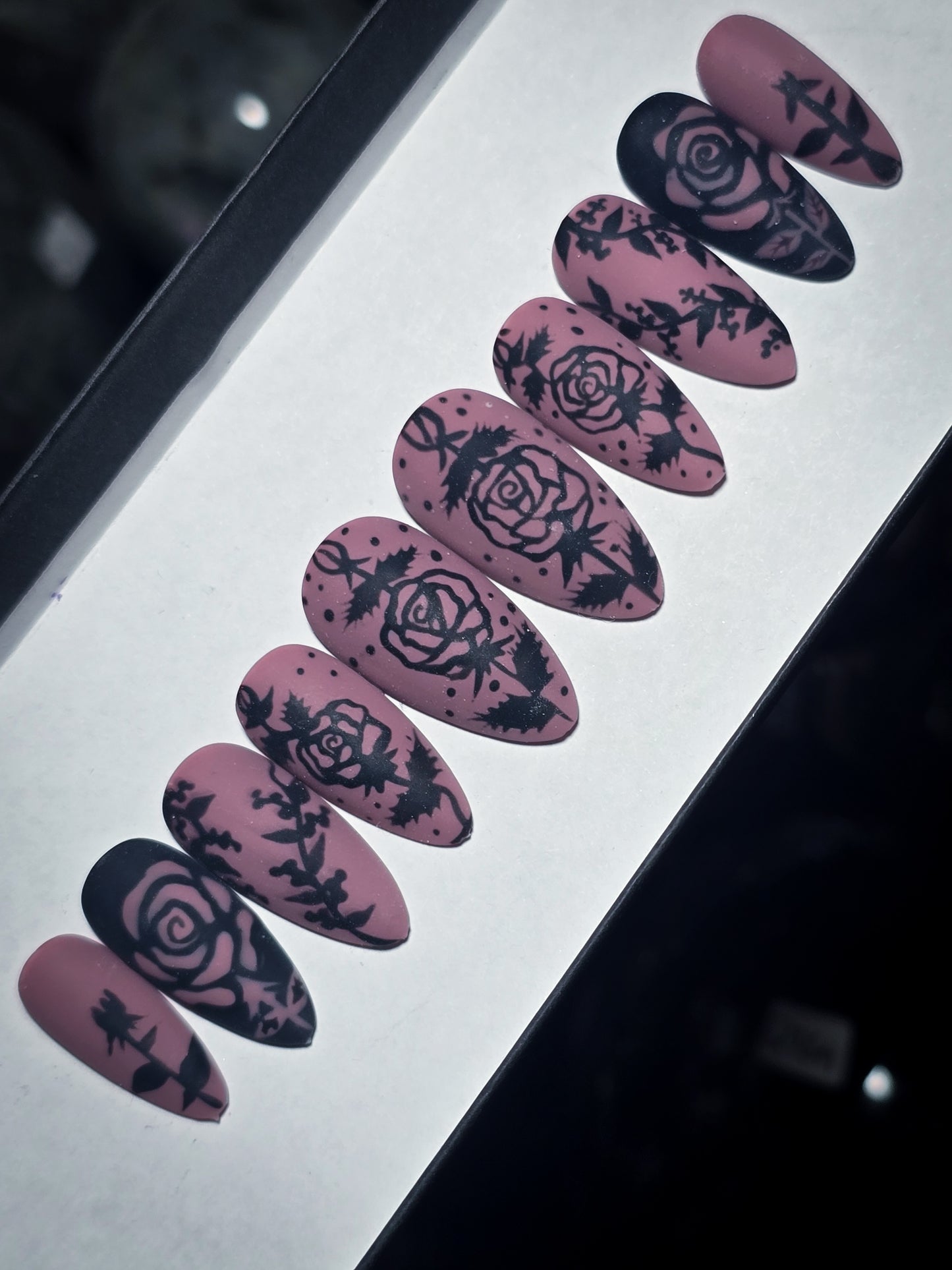 Roses in Ruin Press on Nail Set