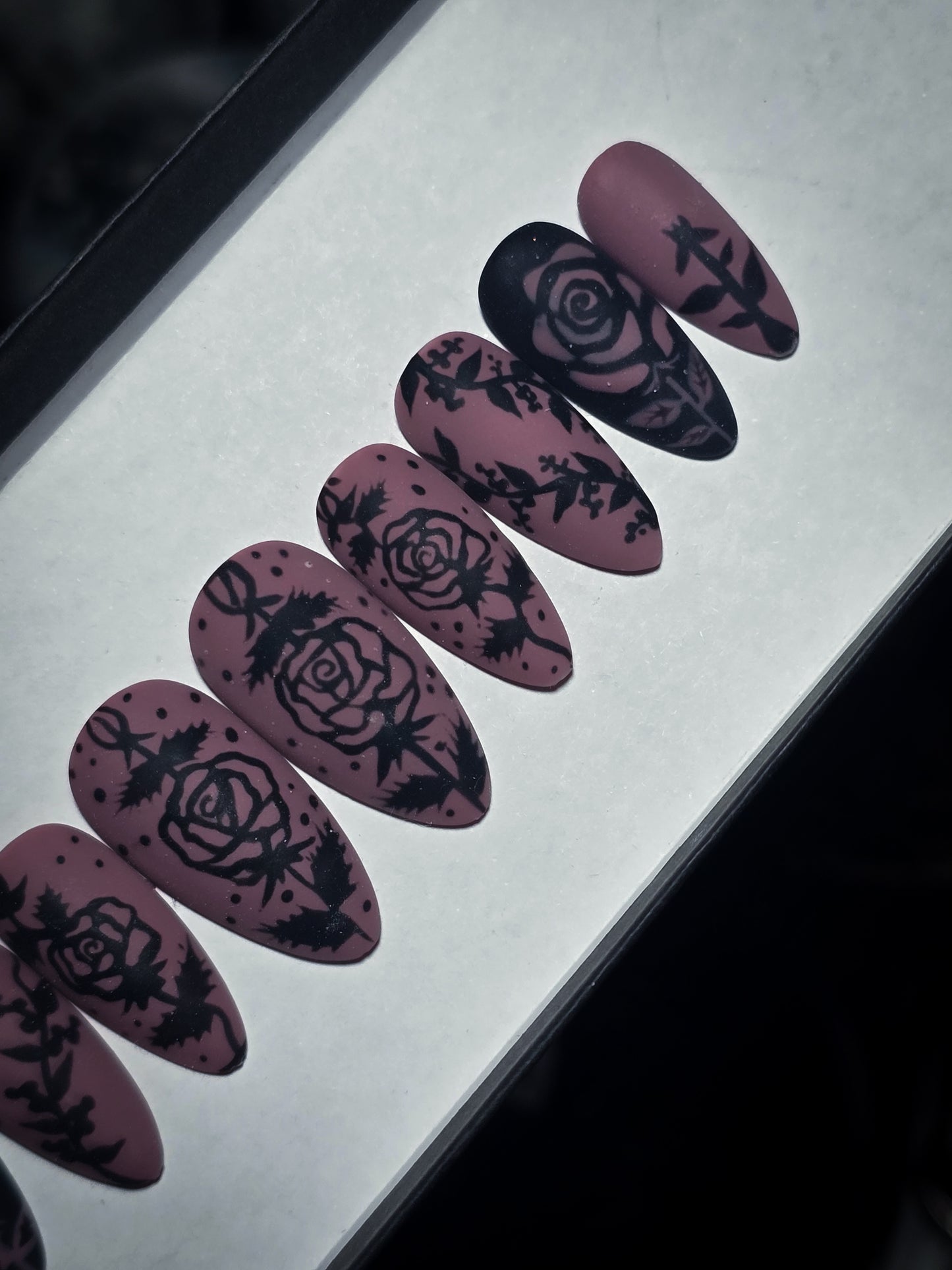 Roses in Ruin Press on Nail Set