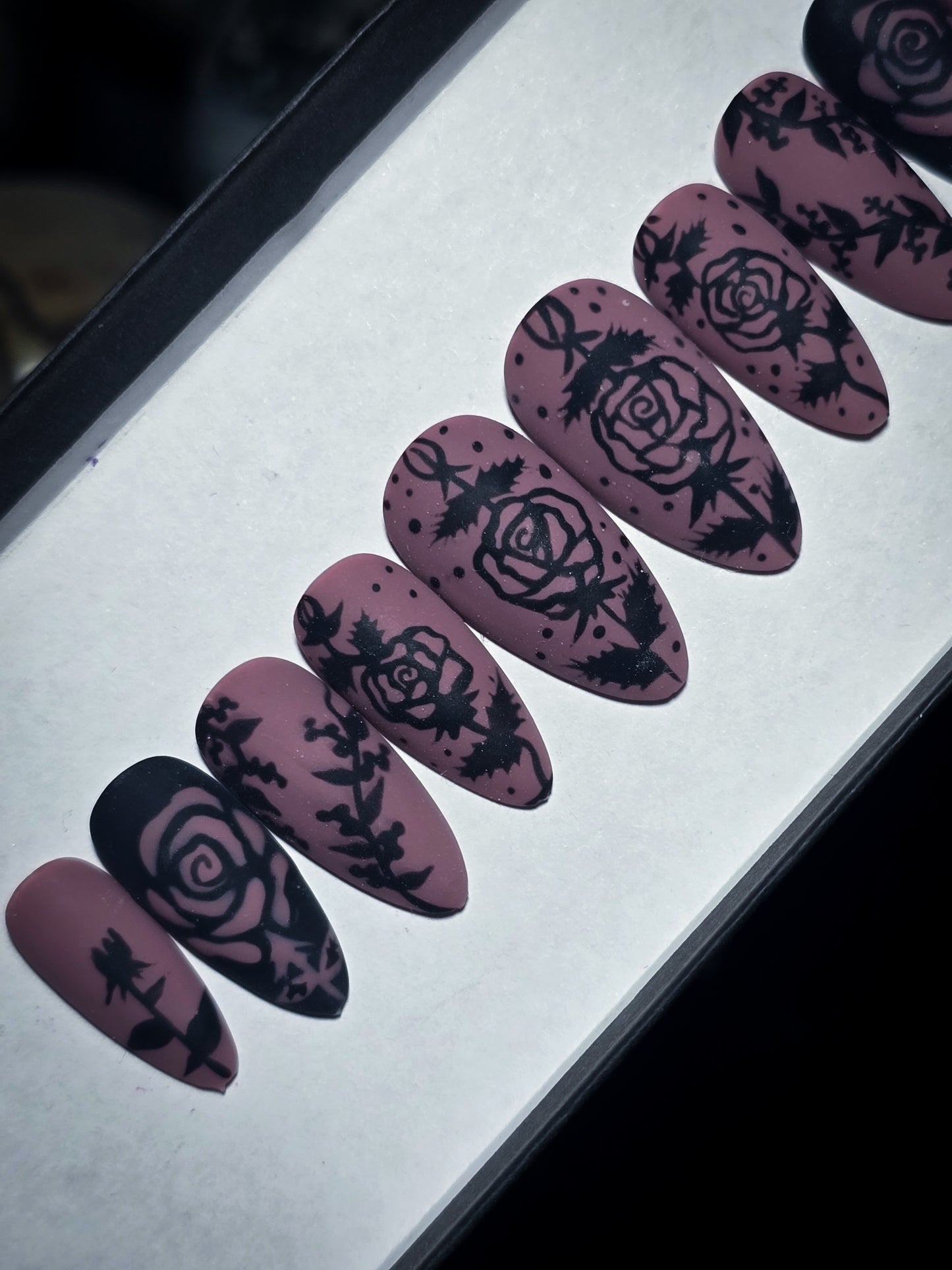 Roses in Ruin Press on Nail Set