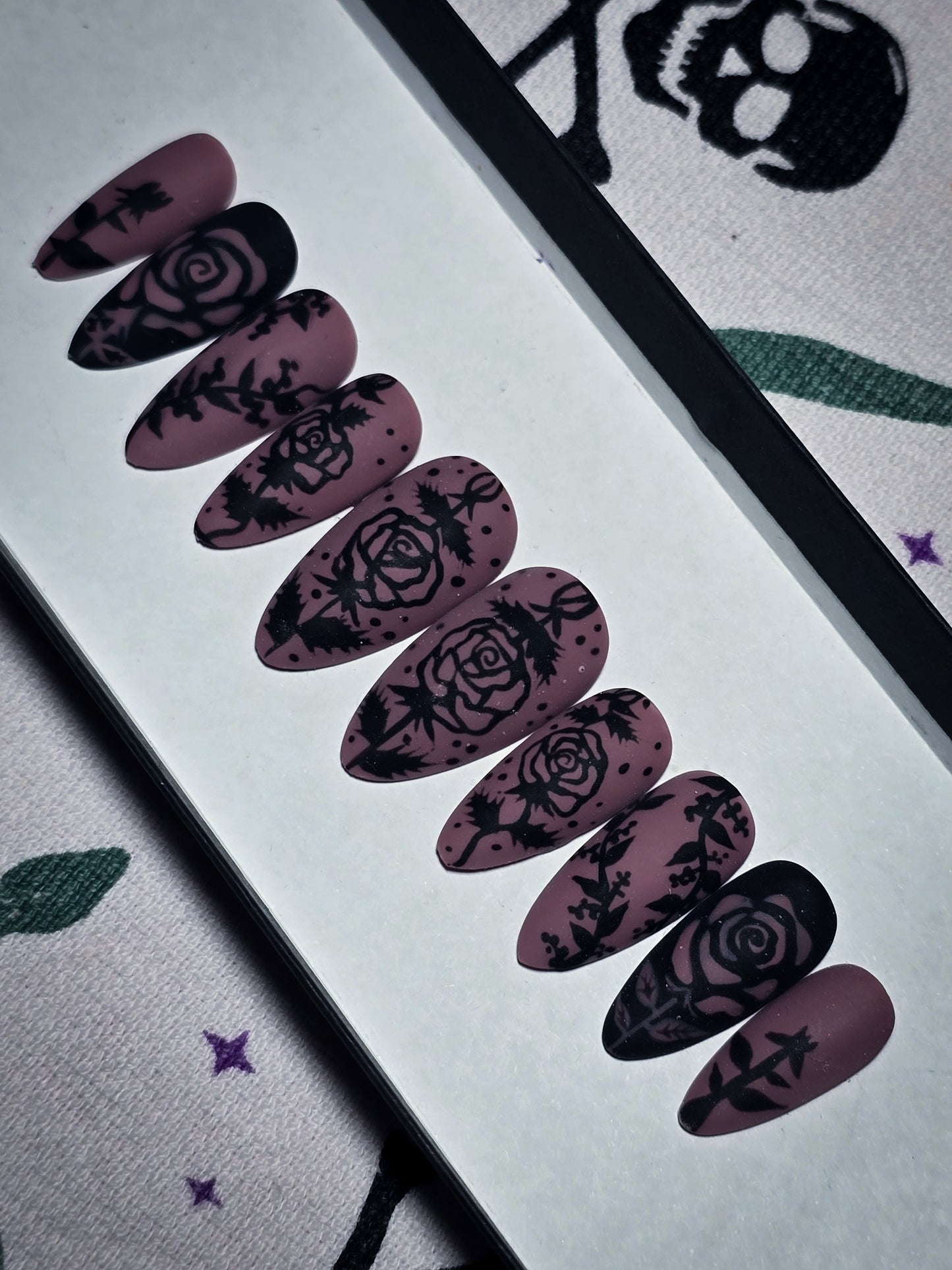 Roses in Ruin Press on Nail Set