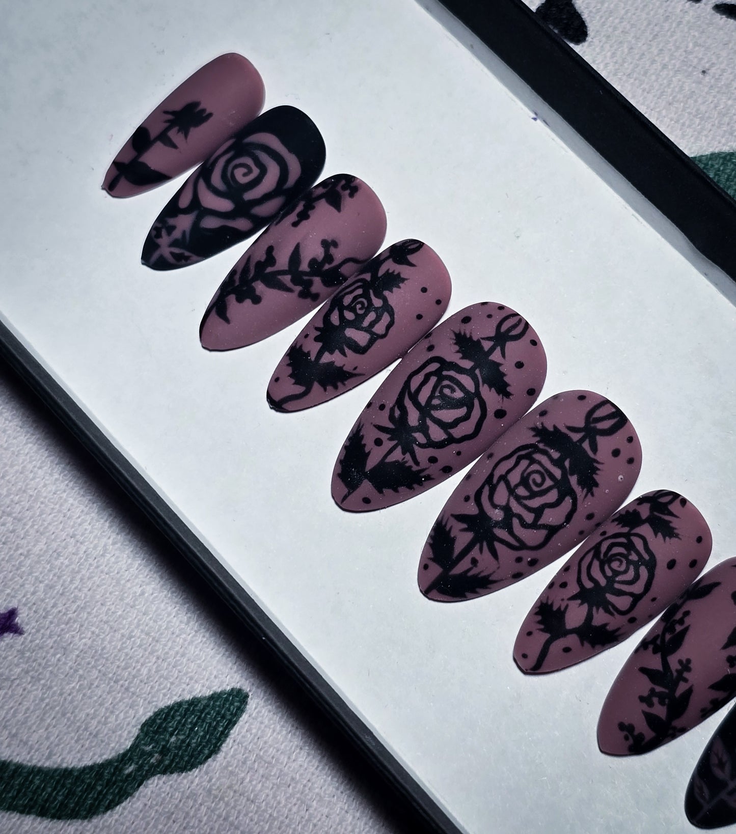 Roses in Ruin Press on Nail Set