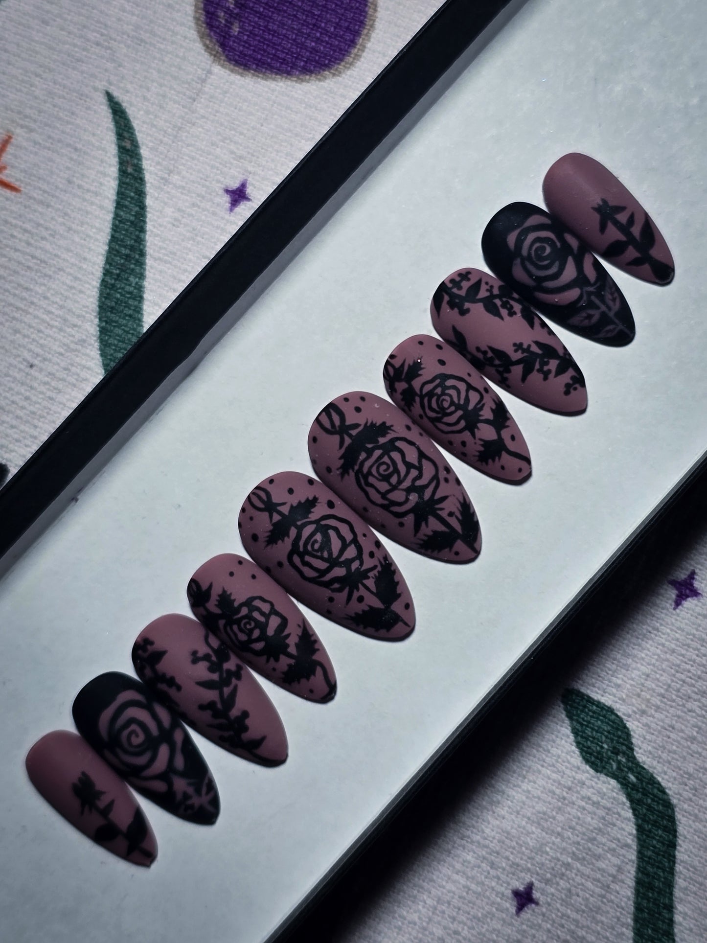 Roses in Ruin Press on Nail Set