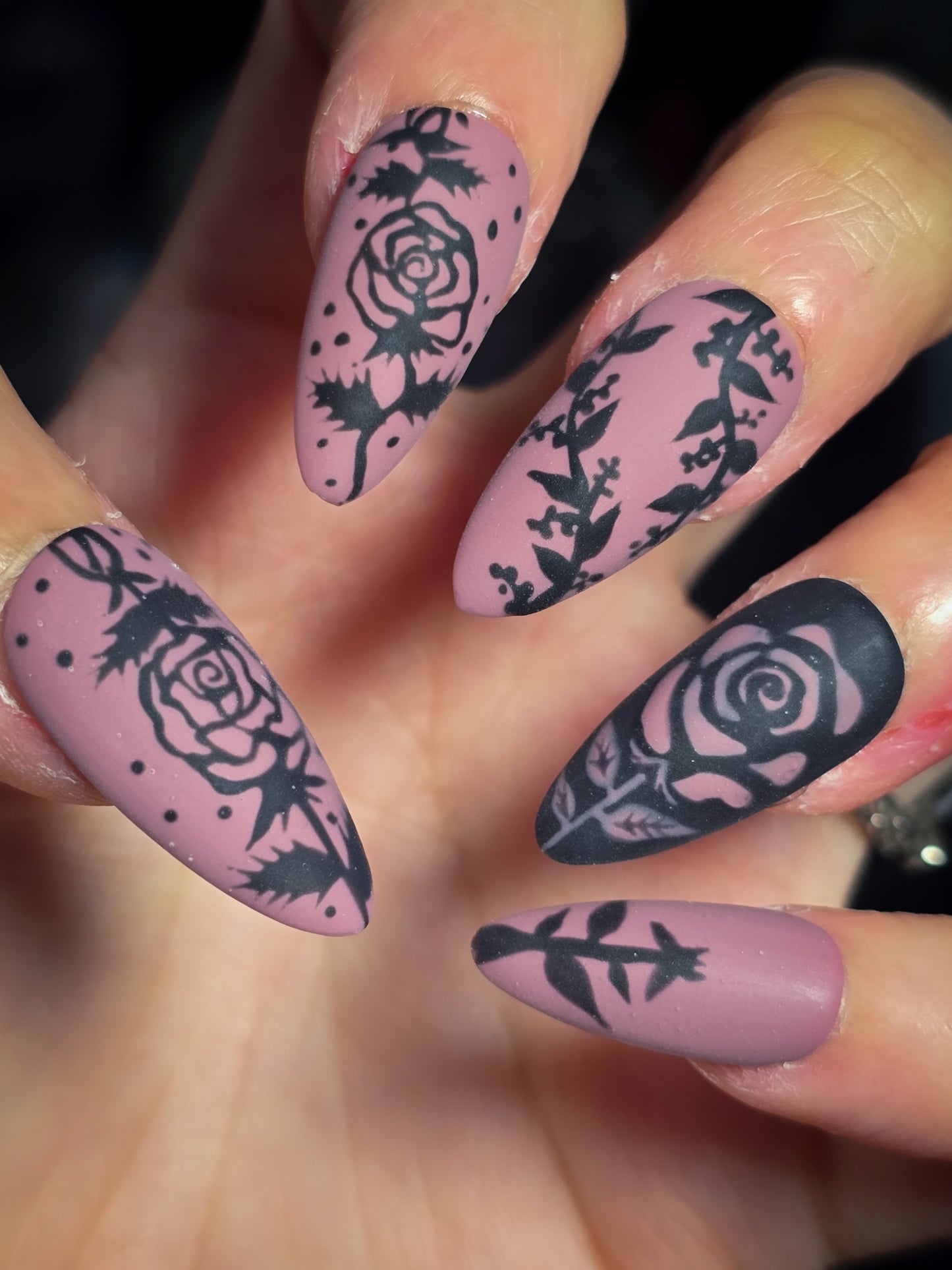 Roses in Ruin Press on Nail Set