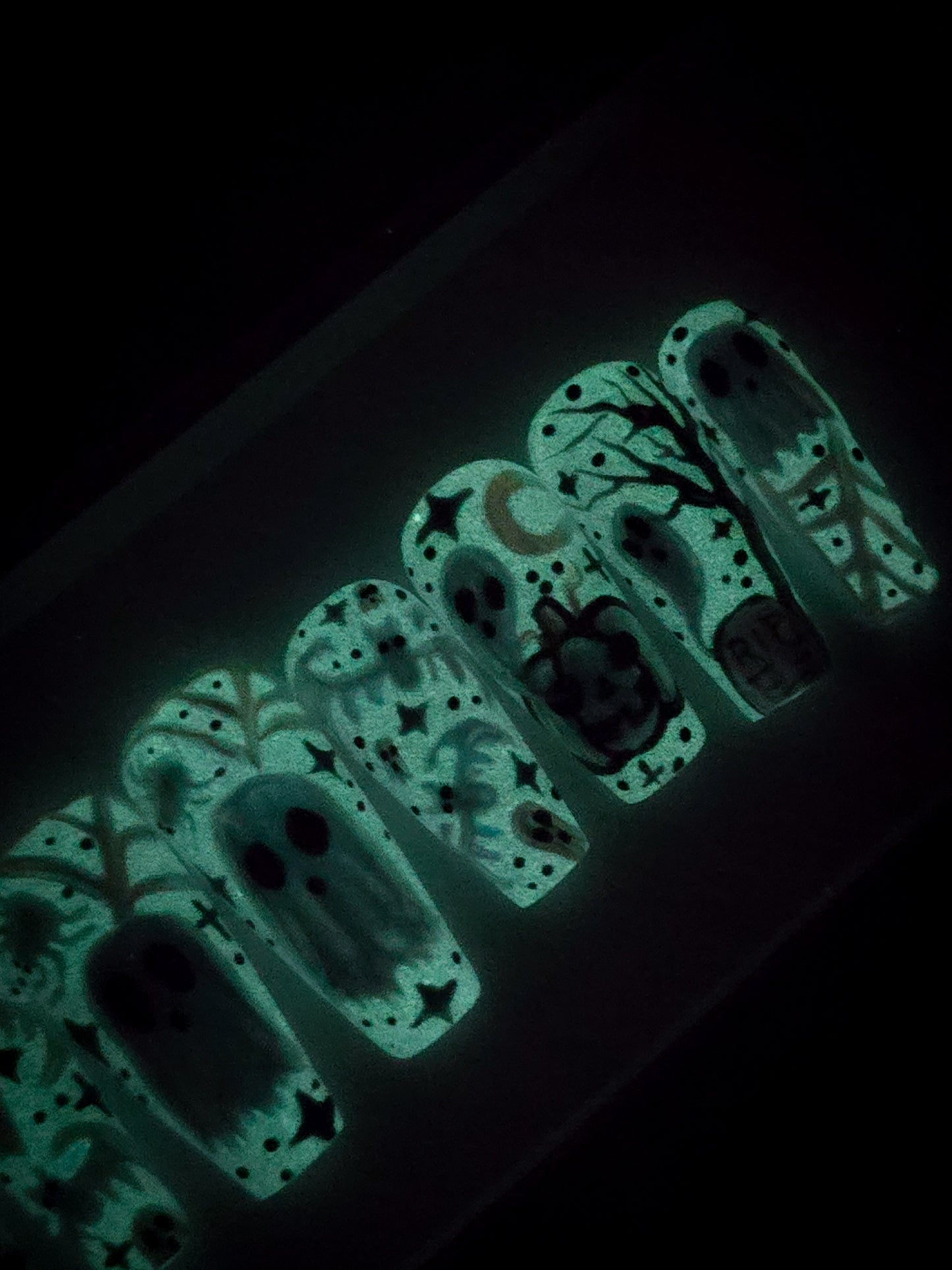 Afterlife Afterglow (Glow in the Dark) Press on Nail set