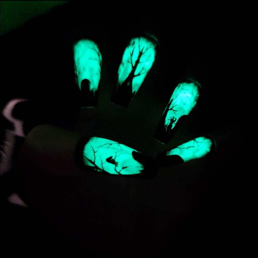 They're coming (Glow in the Dark) Press on Nail Set