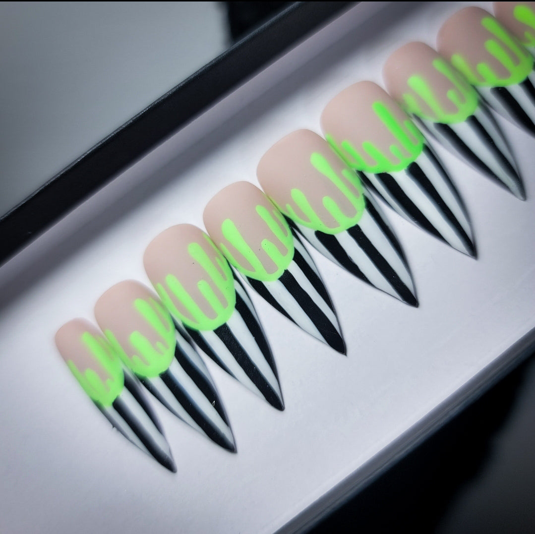 Ghoul (Glow in the Dark) Press on Nail Set