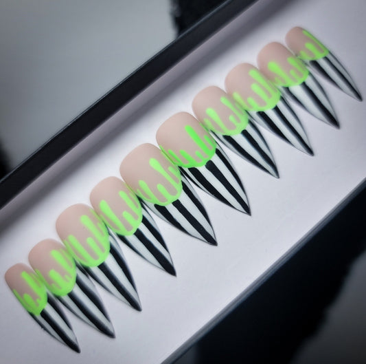 Ghoul (Glow in the Dark) Press on Nail Set