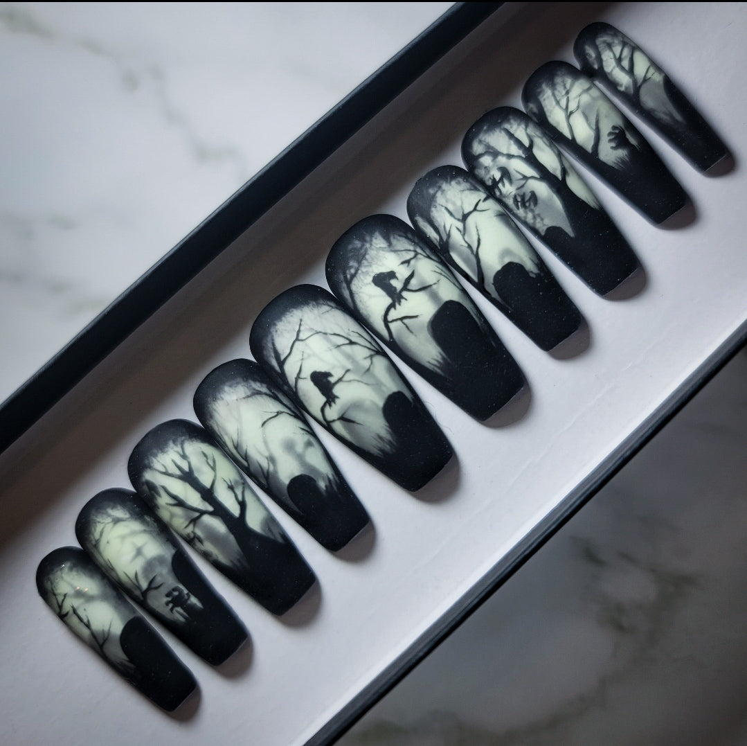 They're coming (Glow in the Dark) Press on Nail Set