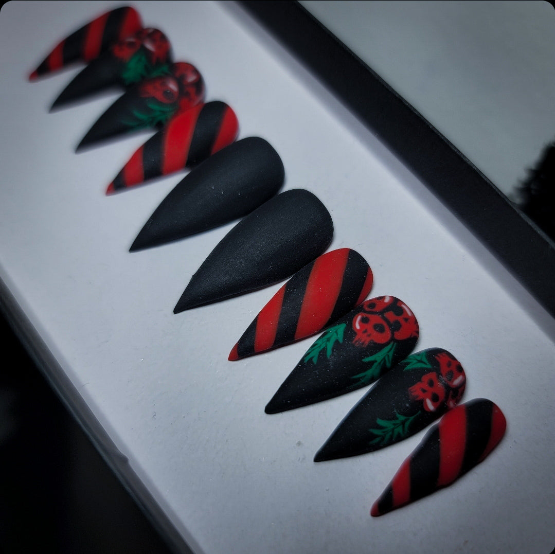 Season's Creepings Press on Nail Set