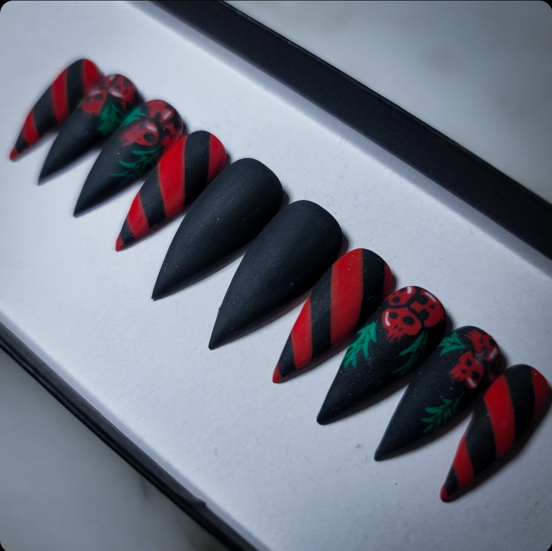 Season's Creepings Press on Nail Set