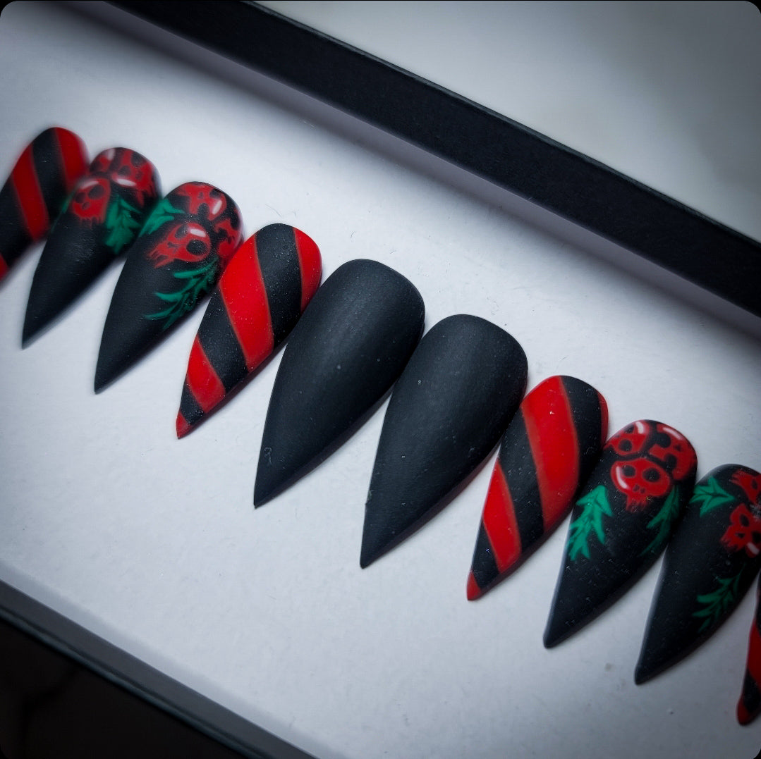 Season's Creepings Press on Nail Set