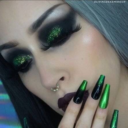Green Queen Press on Nail Set