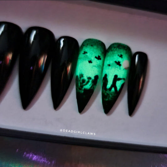 Living Dead Press on Nail Set (Glow in the Dark)